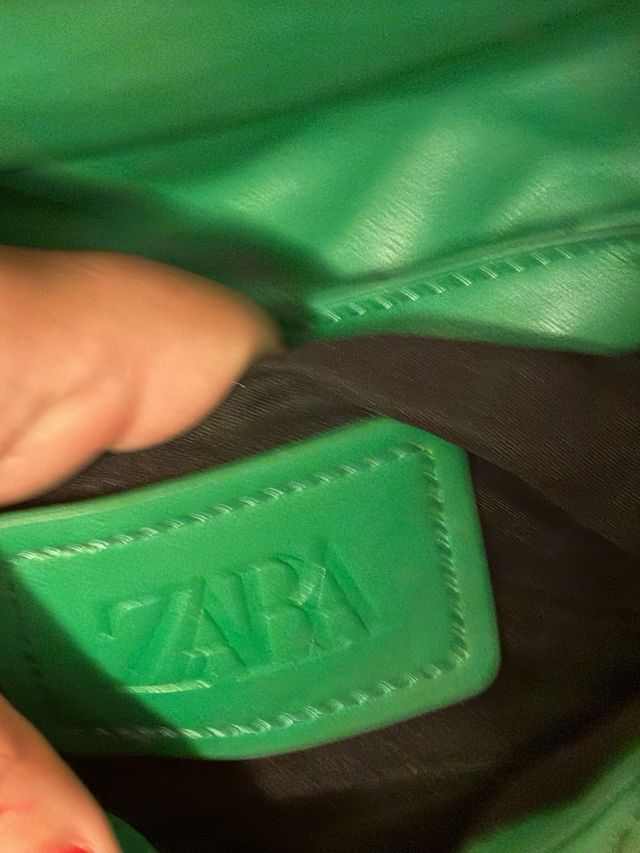 Bolso verde acolchado Zara