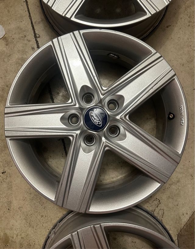 Llantas Ford R16