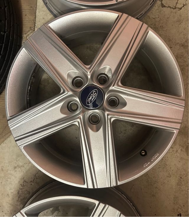 Llantas Ford R16