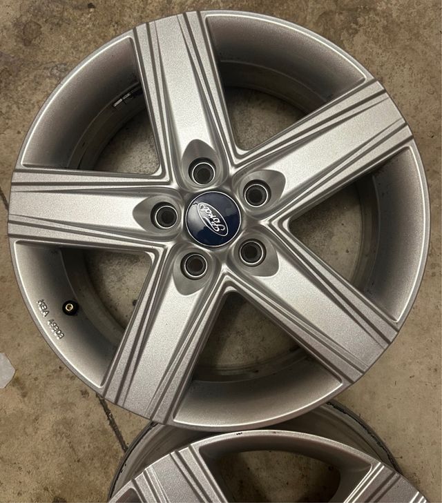 Llantas Ford R16
