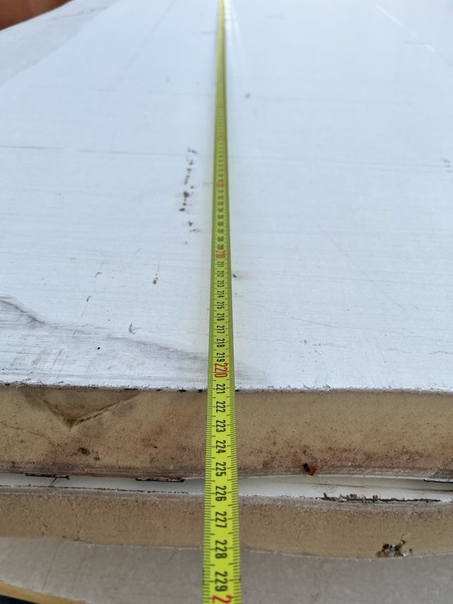 Paneles sándwich aislantes