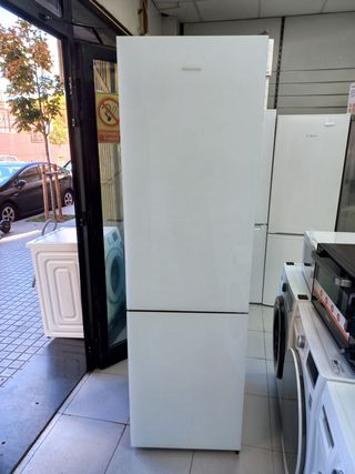 Nevera Hisense cristal 2,m con garantía 