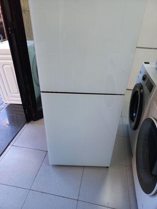 Nevera Hisense cristal 2,m con garantía 