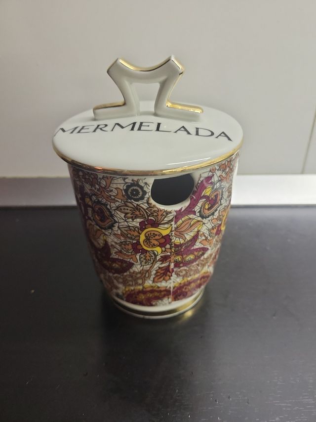 Frasco de porcelana para colonia y mermelada