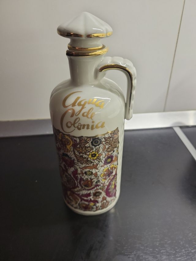 Frasco de porcelana para colonia y mermelada