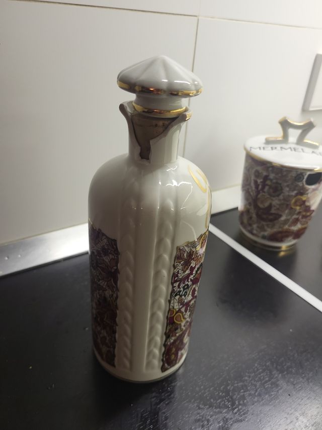 Frasco de porcelana para colonia y mermelada