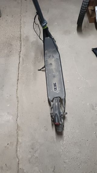 Patinete eléctrico negro