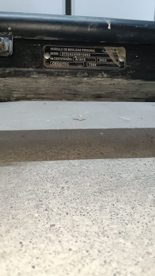 Patinete eléctrico negro