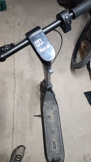 Patinete eléctrico negro