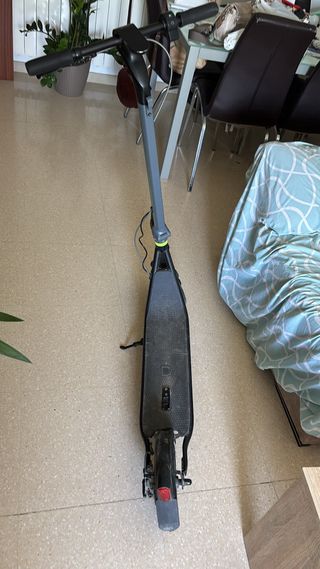 Patinete eléctrico negro