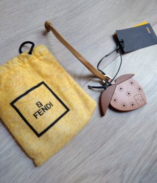 Portachiavi Fendi a forma di pesca