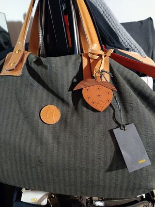 Portachiavi Fendi a forma di pesca