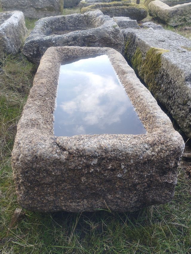 Pila Rústica de Granito 107x48x30