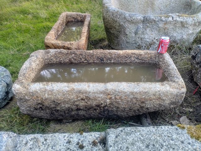 Pila Rústica de Granito 107x48x30