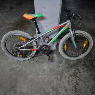 Bicicleta Cube 7 velocidades