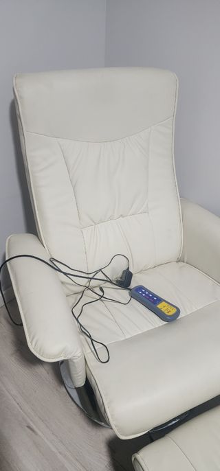 Sillón de masajes blanco y plateado