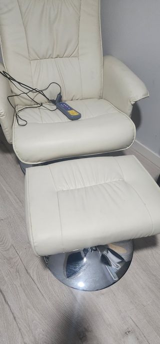 Sillón de masajes blanco y plateado