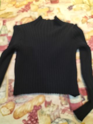 Camiseta negra cuello alto talla S solo puesta una