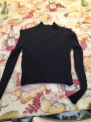 Camiseta negra cuello alto talla S solo puesta una