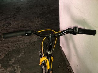 Bicicleta BTWIN Negra y Amarilla