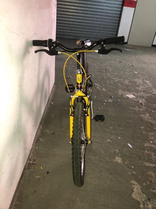 Bicicleta BTWIN Negra y Amarilla