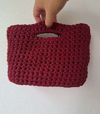 Bolso de mano crochet burdeo