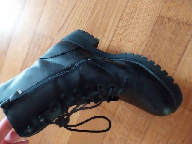 Stivaletti neri con lacci,NESSUNA MARCA