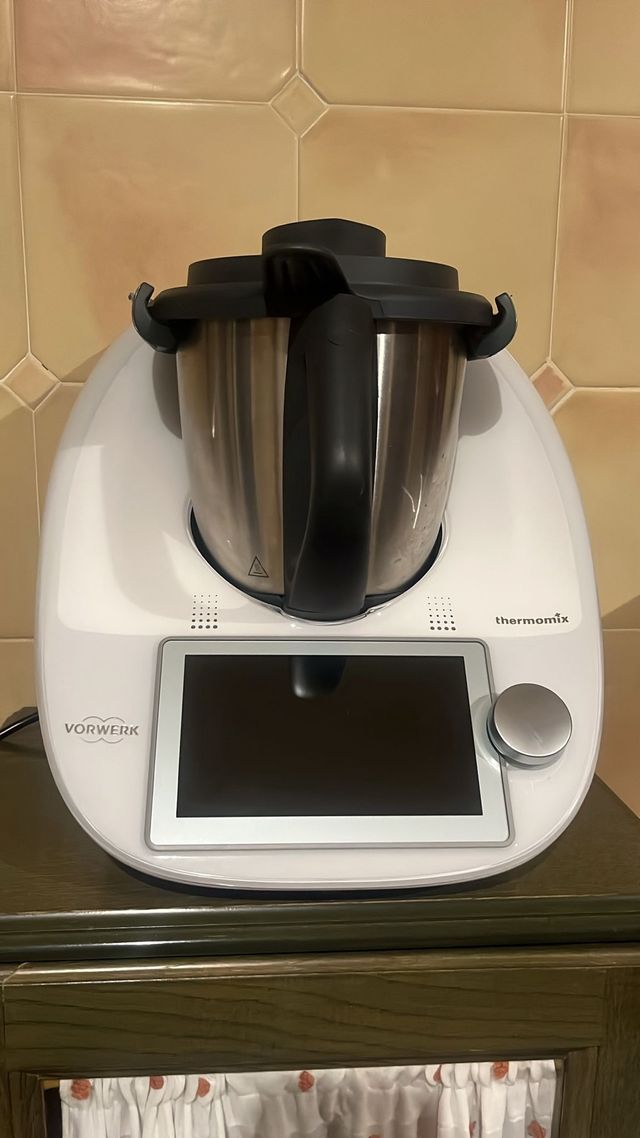 Thermomix TM6 Vorwerk con sus accesorios