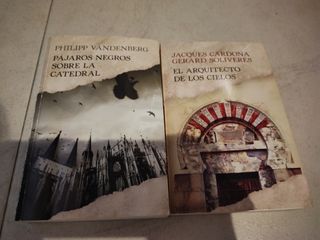 Novela histórica. Dos títulos.