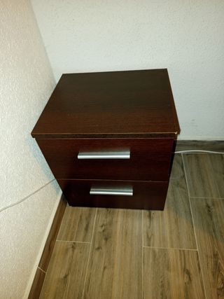Mesita de noche de madera