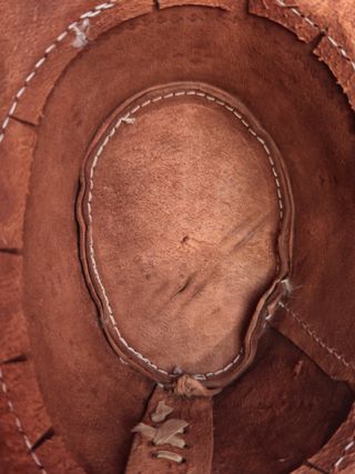 Sombrero de cuero artesanal