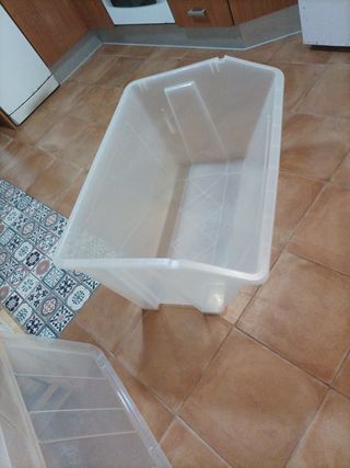 Baúl de plástico transparente