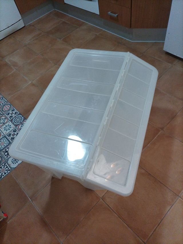 Baúl de plástico transparente