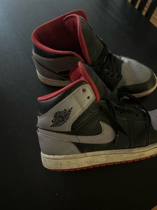 Air Jordan Zapatillas Grises y Rojas