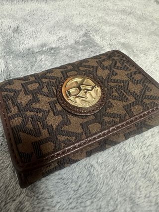 Tarjetero DKNY Marrón y Dorado