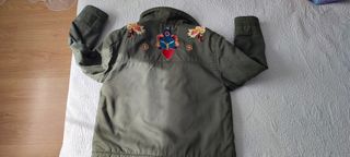 Cazadora niña con bordados t 11-12 y sudadera xs.