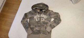 Cazadora niña con bordados t 11-12 y sudadera xs.