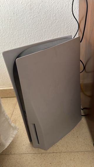 PS5 Blanca + FIFA 24 & 25 – Offline / Como Nueva