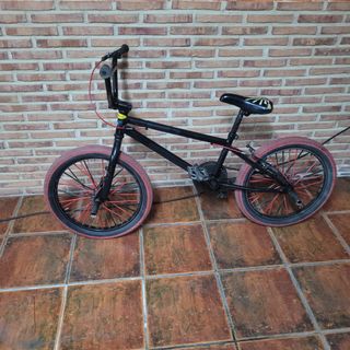 Bicicleta BMX Negra