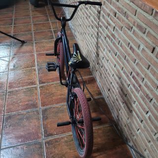 Bicicleta BMX Negra