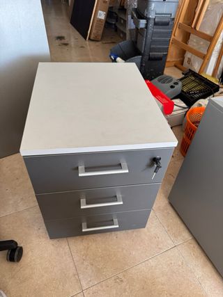 Cajonera de oficina metálica gris