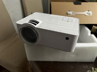 Proyector LED con pantalla