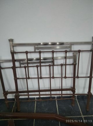 Cama antigua 105