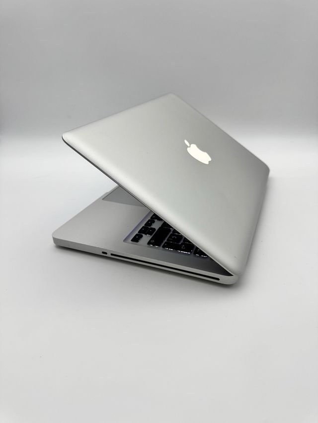 Apple MacBook Pro 13”– Core i7 – SSD 240, 8RAM