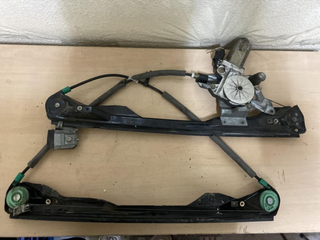 Motor elevalunas delantero derecho D2R5A Ford Foc