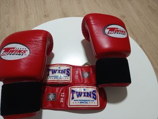 Guantes de Boxeo Twins 12 oz Rojos