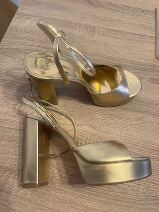 Sandalias plataforma doradas Mango