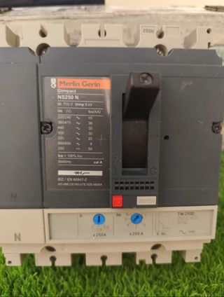 Merlin Gerin NS250 N Interruptor Automático