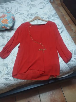 Blusa roja manga larga