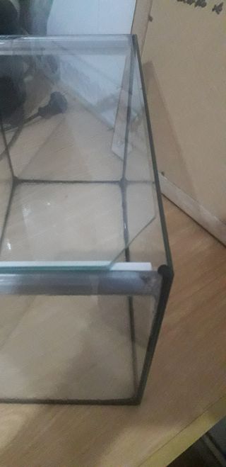 Terrario o pecera  tapadera de cristal.No envio
